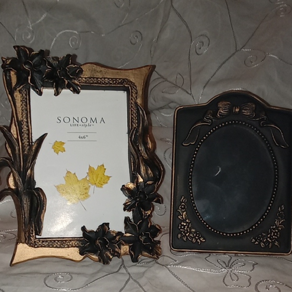 2 Pretty Black & Gold Gilded Resin Picture Frames